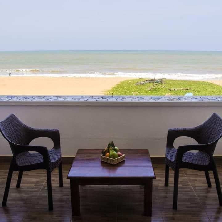 Grace Beach Resort By Travel Corners Негомбо Экстерьер фото