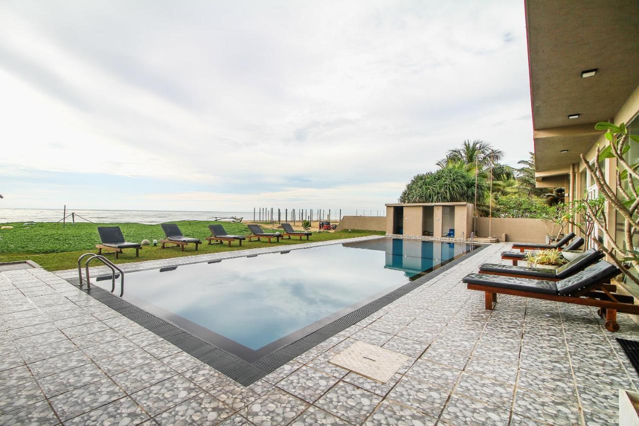 Grace Beach Resort By Travel Corners Негомбо Экстерьер фото
